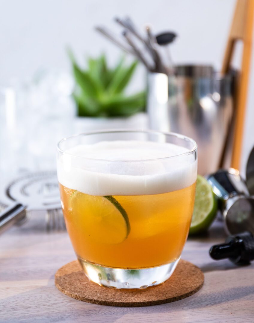 Cocktail Ti-Mousse Punché, créé avec l'émulsifiant Noroi Cocktail Ti-Mousse Punché, created with Noroi's foamer