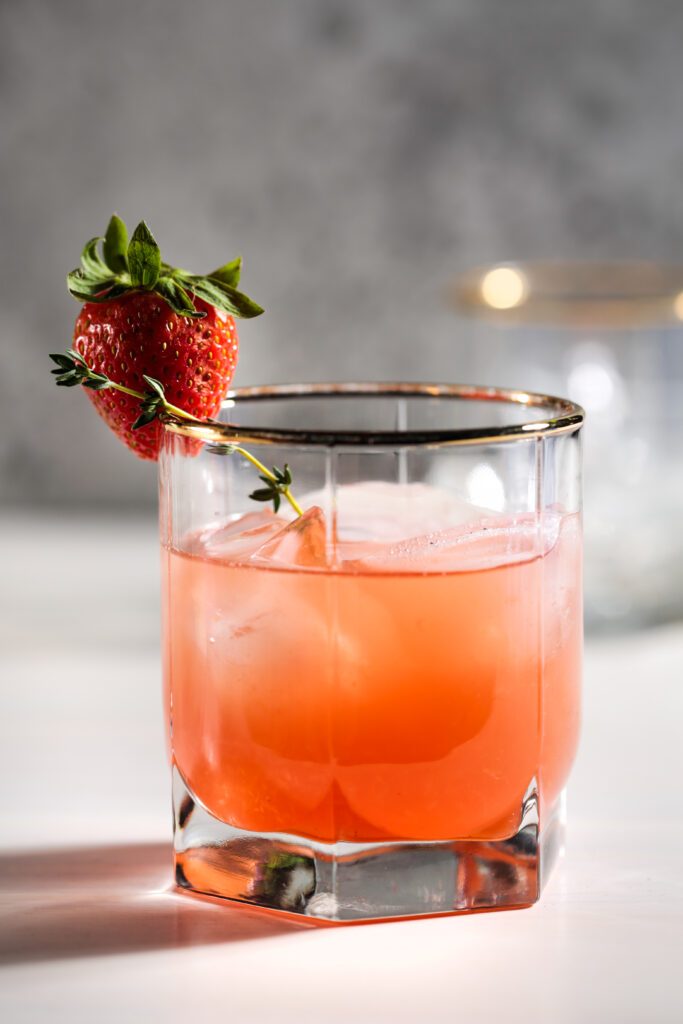 Smoked strawberry and thyme Negroni - Distillerie Noroi