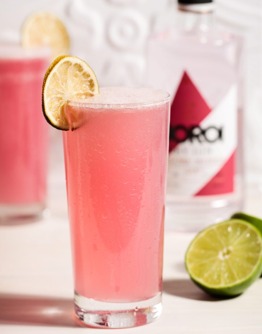 Recette cocktail la limonade rose fait avec le gin aux petits fruits Noroi