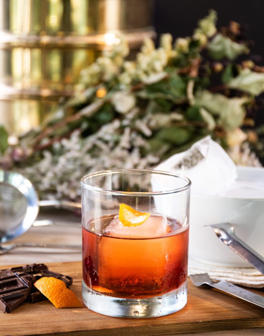 Recette cocktail Le comte Negroni, fait avec le gin vieilli et l'amer à l'orange Noroi
