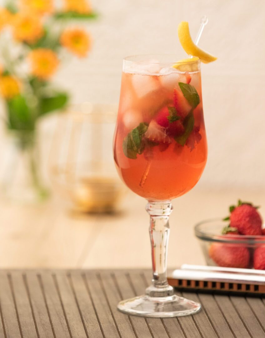 Recette cocktail L'Orléans aux saveurs de basilic et fraises fait avec le dry gin Noroi