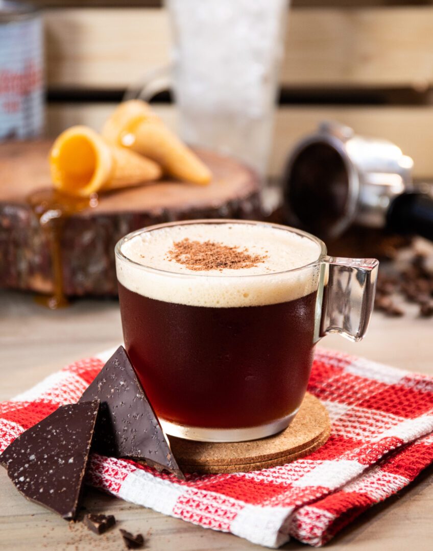 Cocktail Café noir, fait avec la liqueur d'érable de Noroi Cocktail Café Noir, made with Noroi's Maple Liqueur