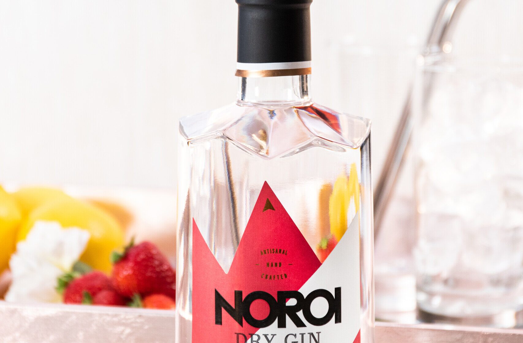 Spiritueux Dry Gin aux petits fruits du Québec Noroi