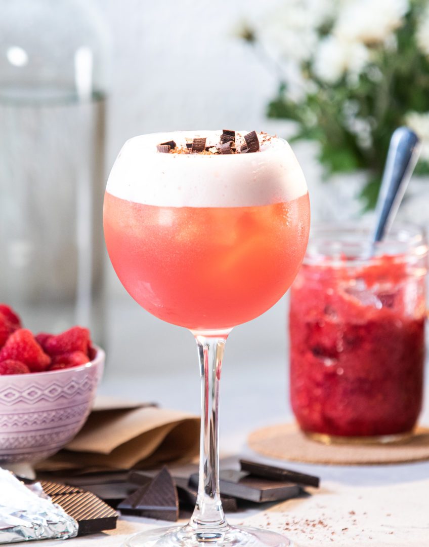 Recette cocktail Épine du framboisier, fait avec la vodka aux piments forts et la liqueur de framboise Noroi